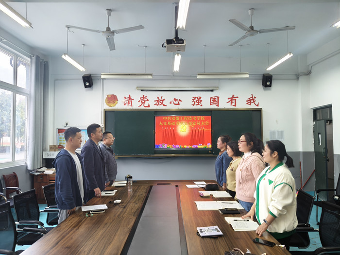 新闻1-奏唱国歌_副本.jpg
